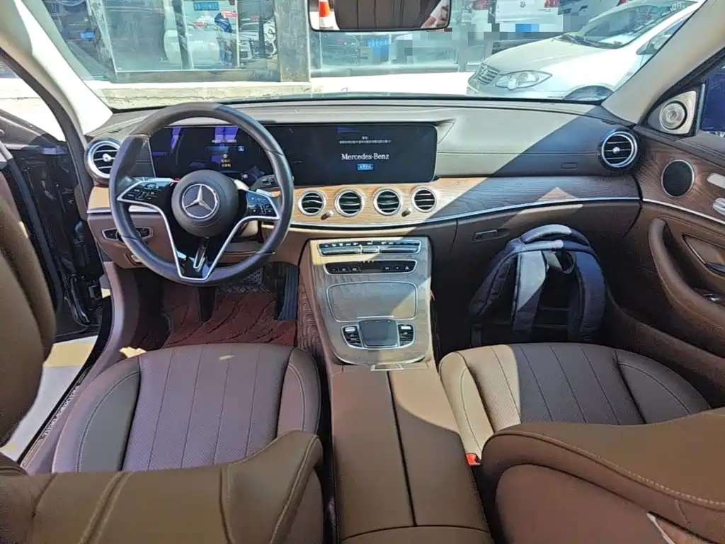 Photo 10 - Mercedes-Benz E-Class