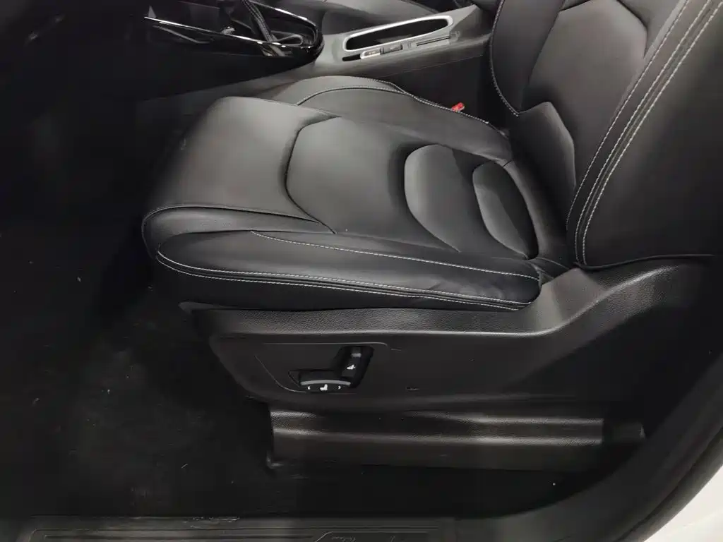 Baojun 530 2021 2021 Global Vehicle Anniversary Edition 1.5T CVT Premium Connected 7-seater