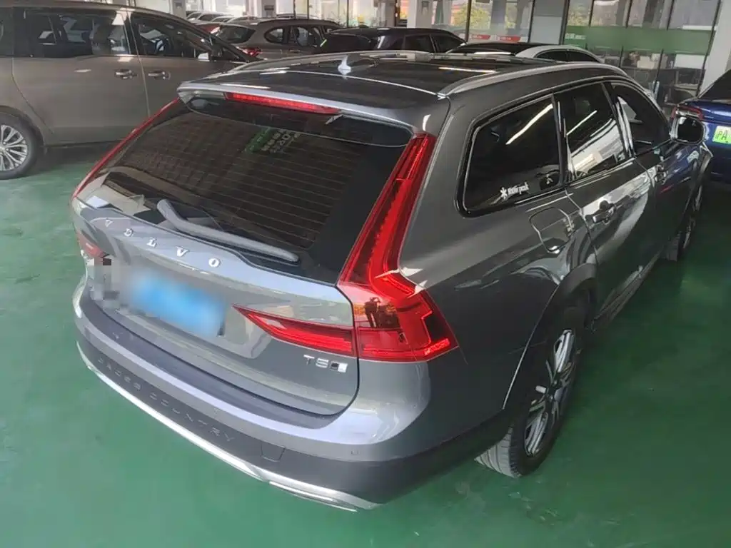 Фото 7 - Volvo V90