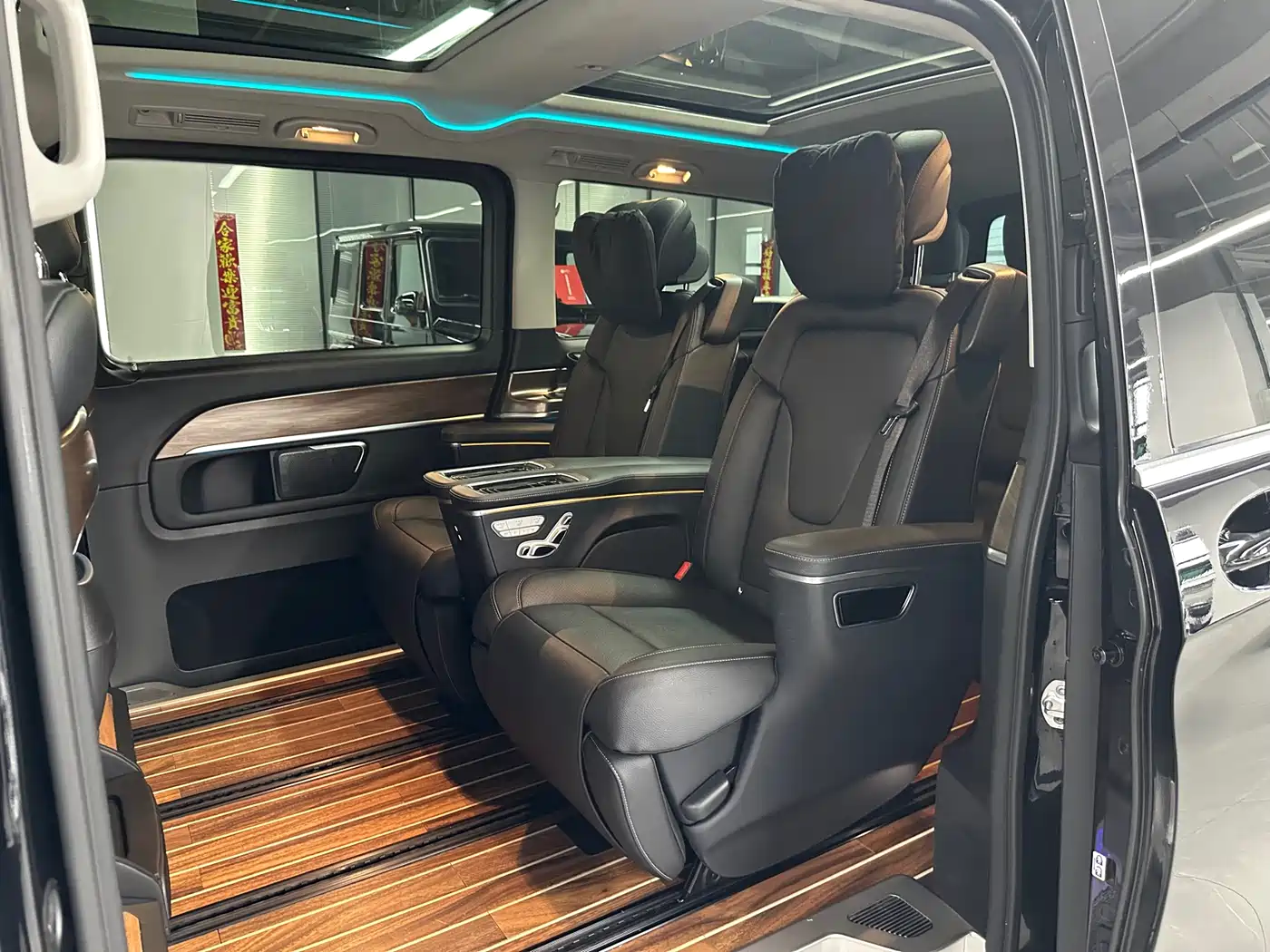 Mercedes-Benz V-Class 2022 V 260 L Long Wheelbase Luxury Edition фото 23