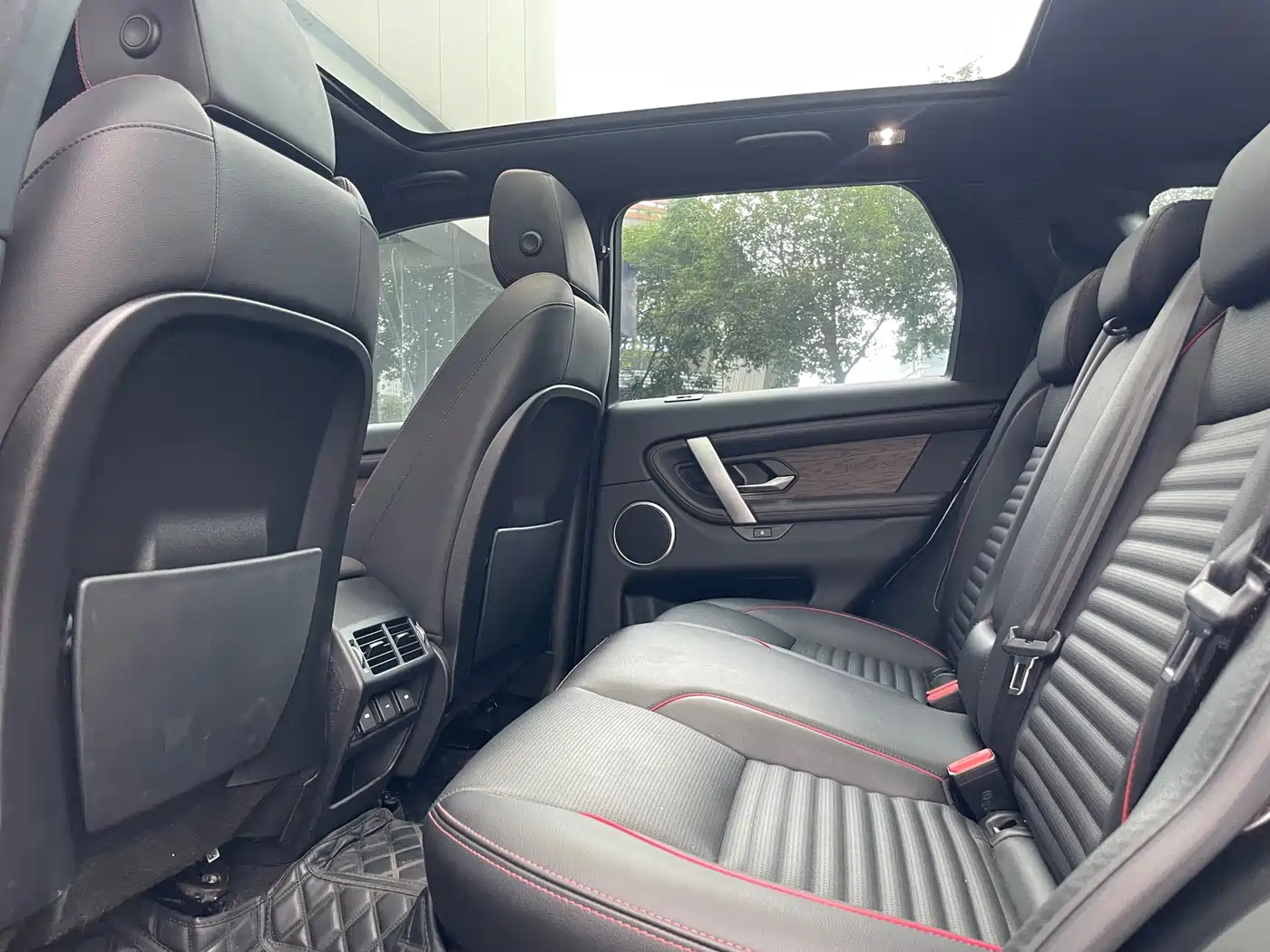 Land Rover Discovery Sport 2022 Model 249PS R-Dynamic S Performance Edition 5-Seater фото 7