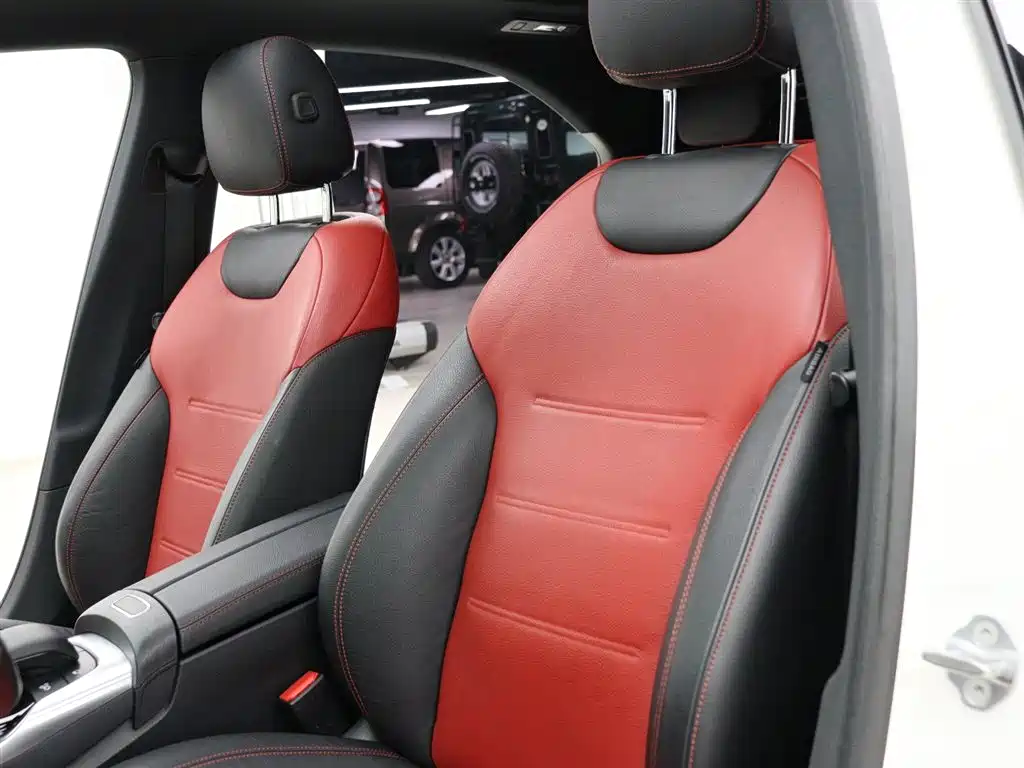 Mercedes-Benz A-Class AMG 2023 Model Year AMG A 35 L 4MATIC фото 3