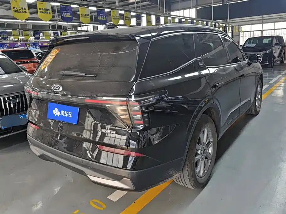Photo 3 - Ford Edge