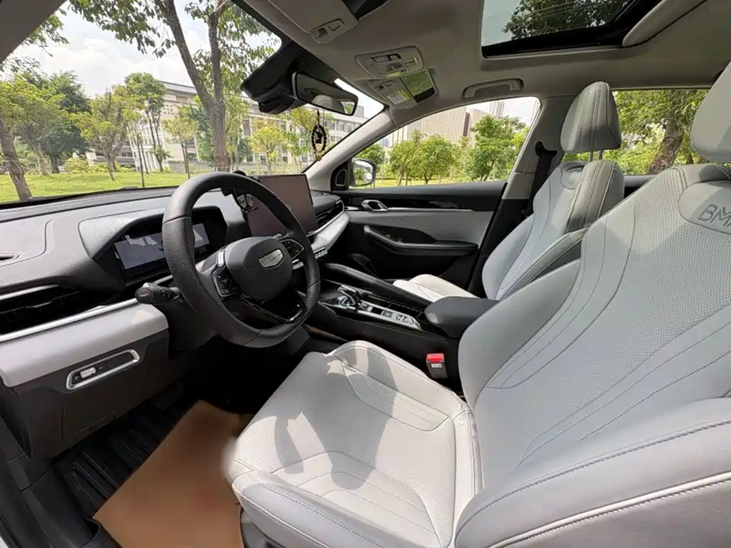 Фото 7 - Geely Coolray