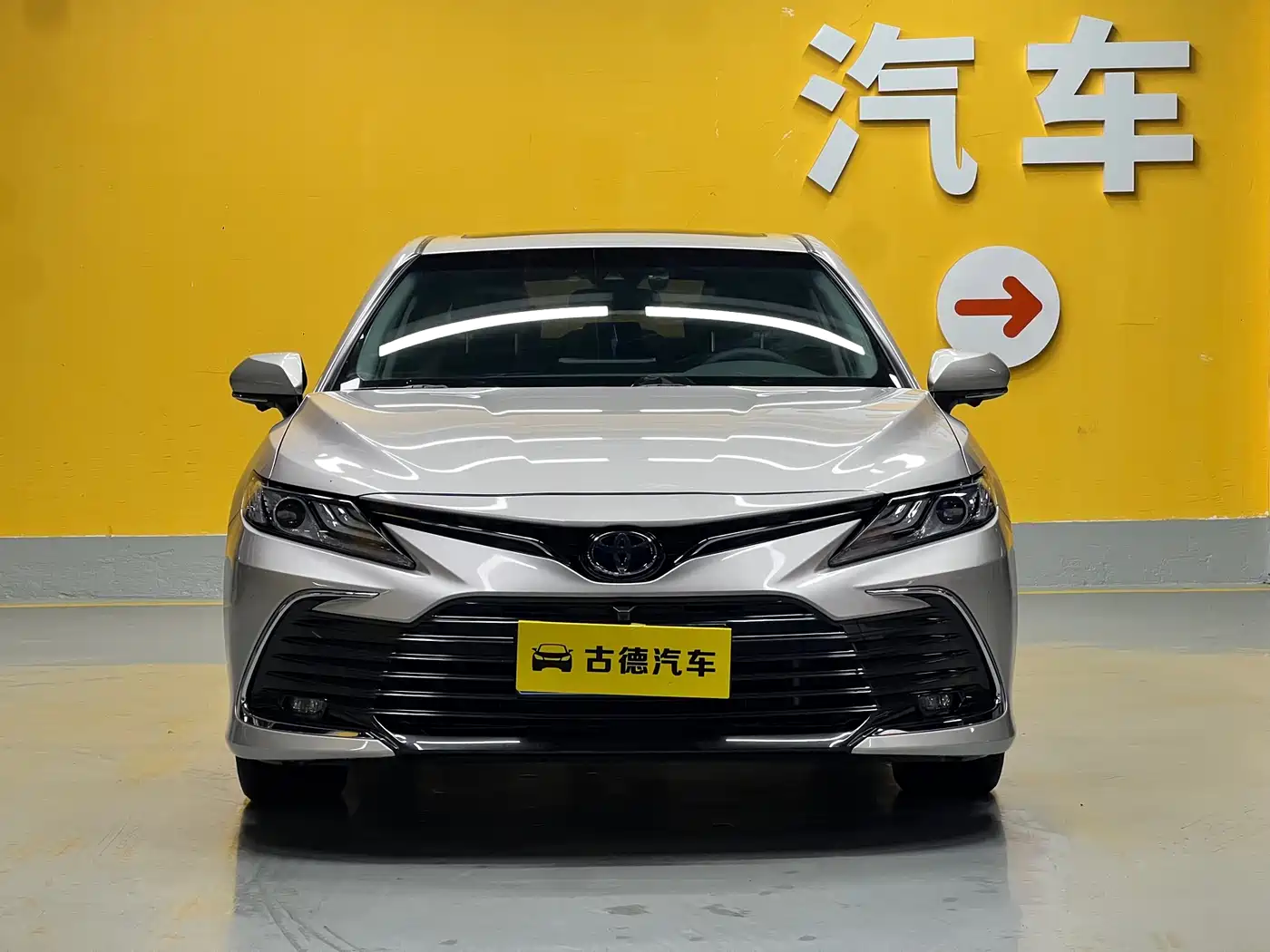 Toyota Camry 2023 2.0G Luxury Edition фото 2