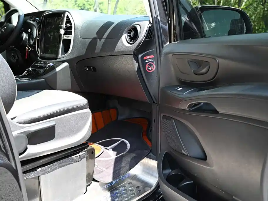Mercedes-Benz Vito 2021 2.0T Elite 7-Seater фото 8