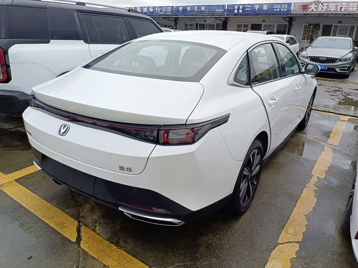 Фото 14 - Changan Eado