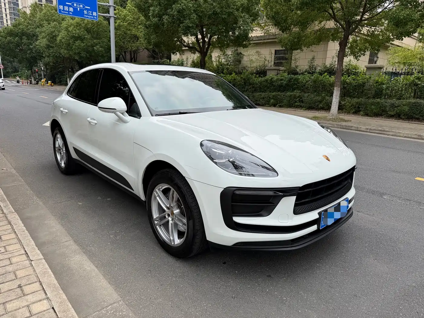 2025 Porsche Macan