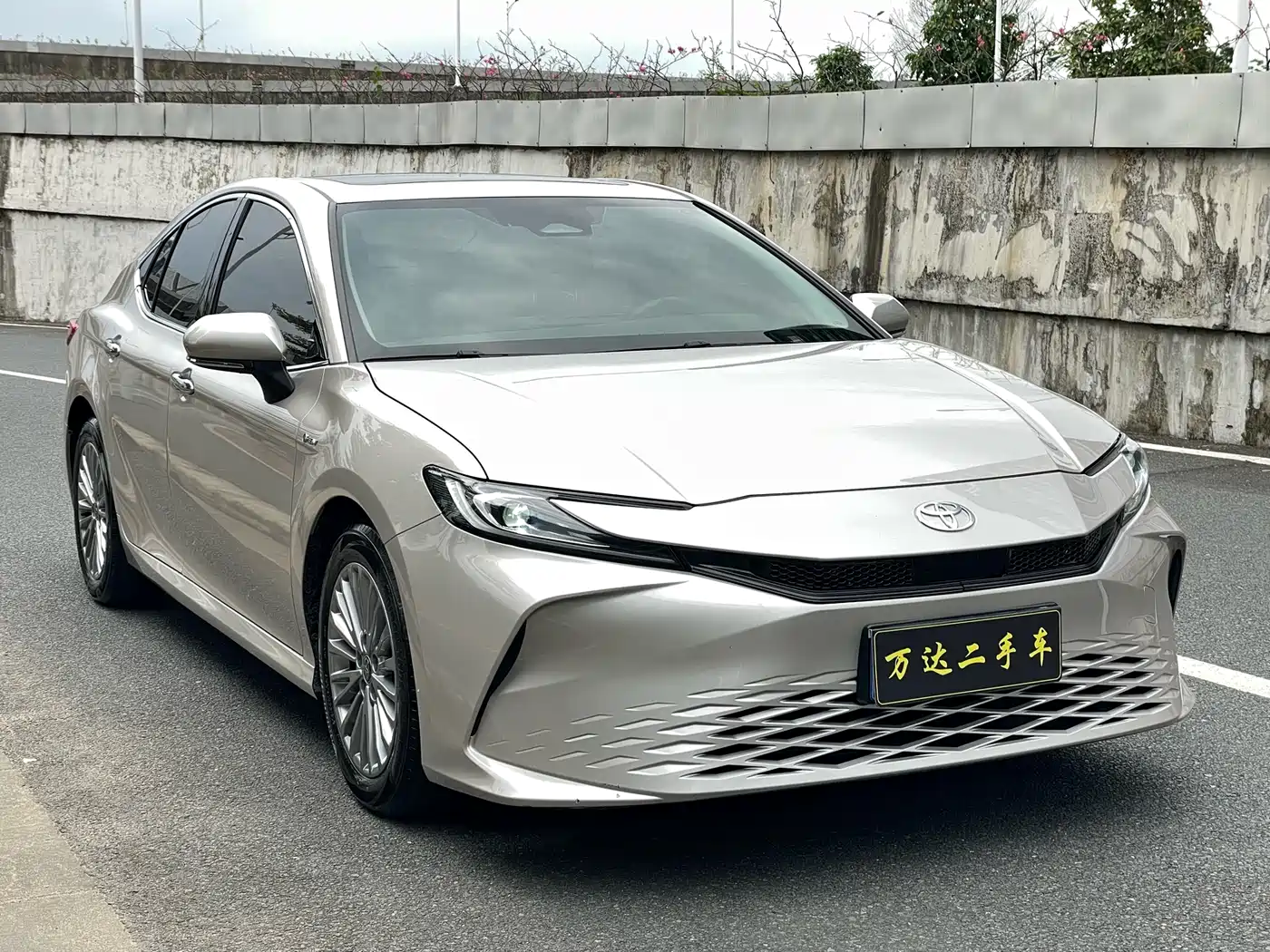 Toyota Camry 2024 Hybrid 2.0HGVP Luxury Edition фото 3