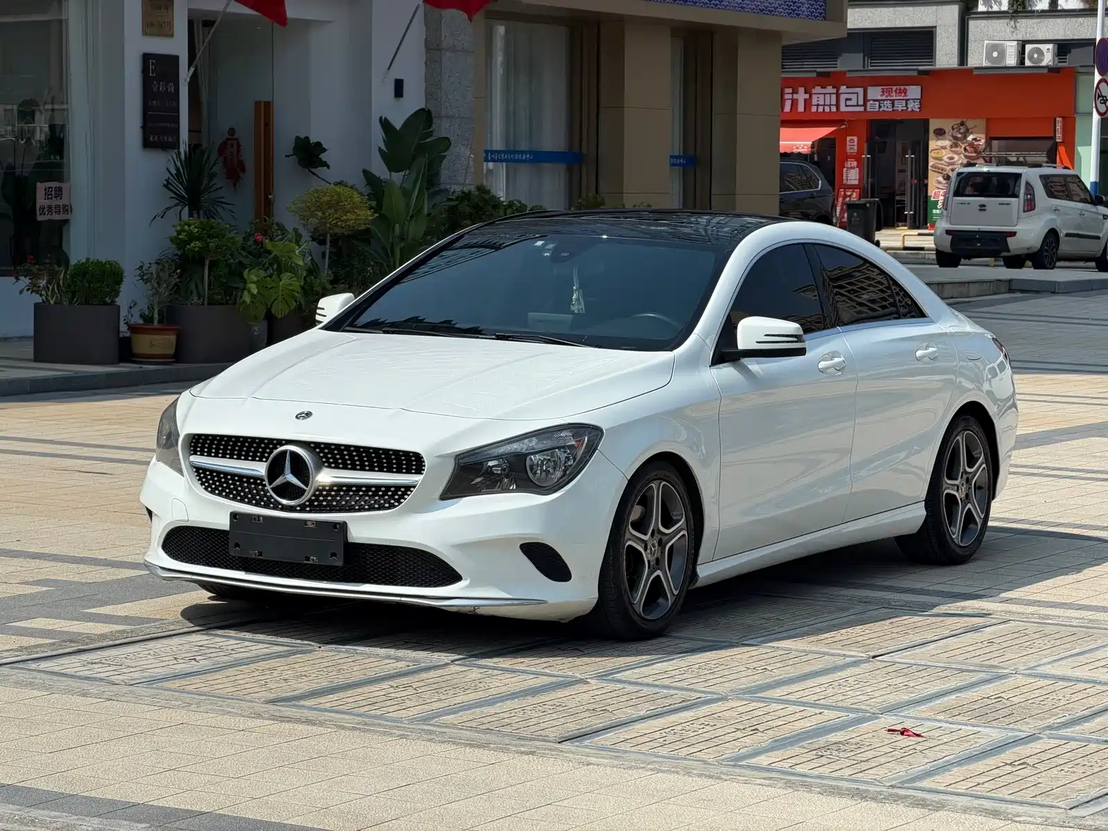 Photo 1 - Mercedes-Benz CLA (Import)