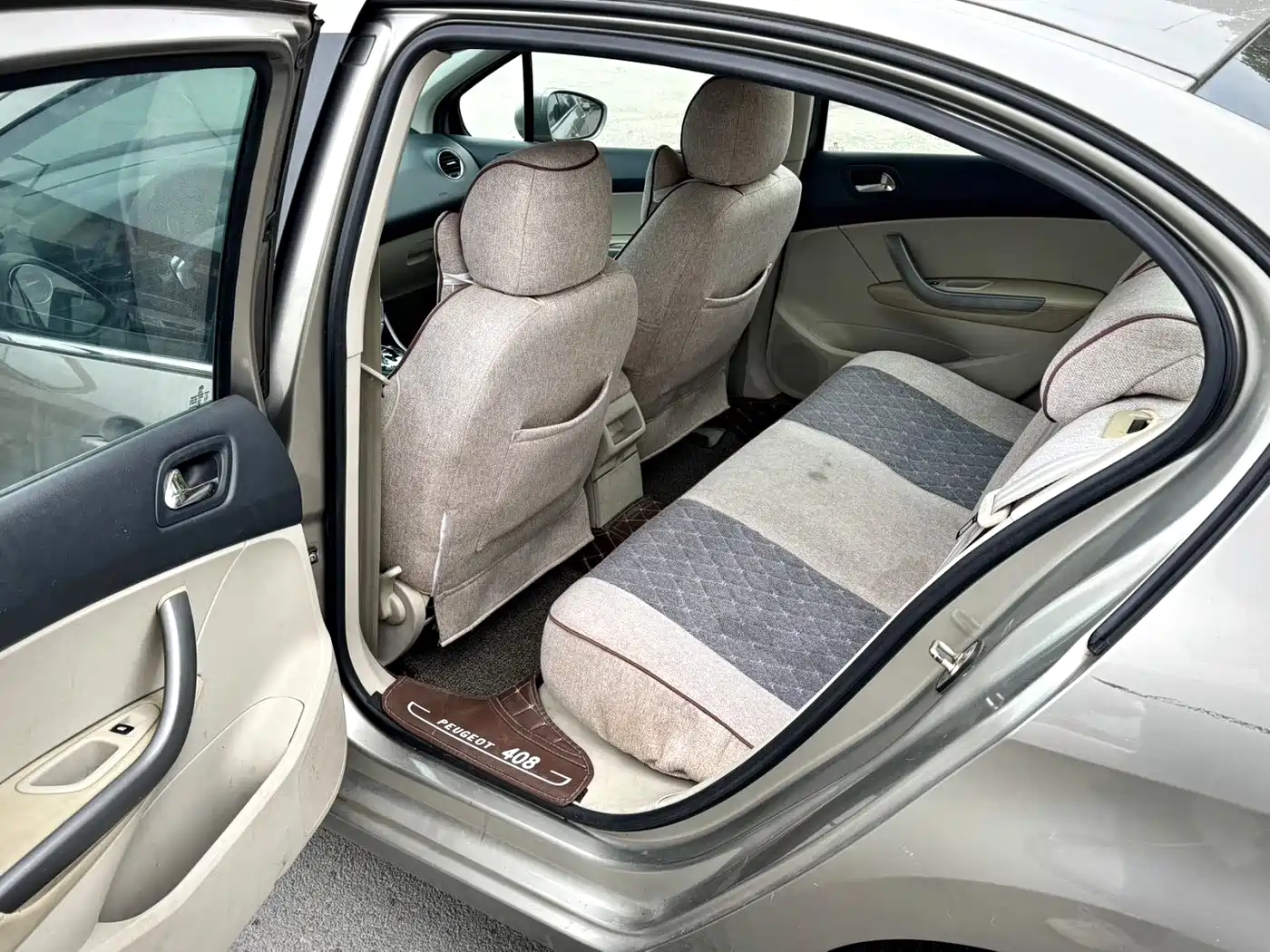 Peugeot 408 2013 2.0L Automatic Comfort Edition фото 4