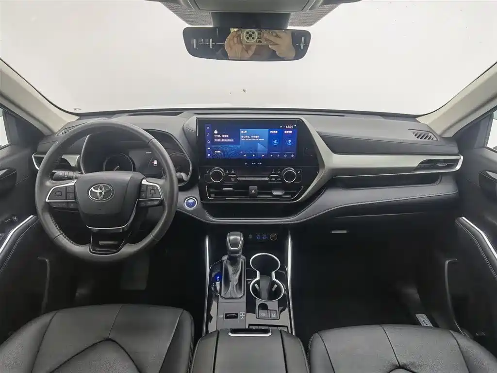 Toyota Highlander 2022 Model Dual Engine 2.5L 4WD Premium Edition 7-Seater фото 5