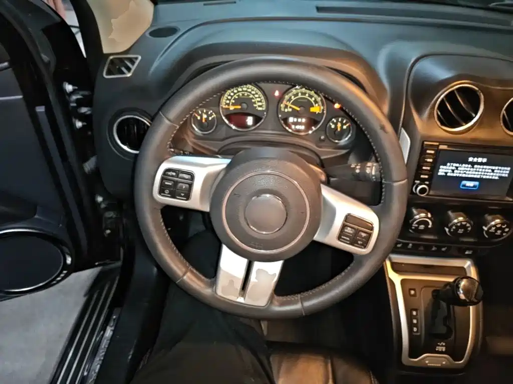 Jeep Compass (Import) 2014 2014 Facelift 2.4L 4WD Luxury Navigation Edition