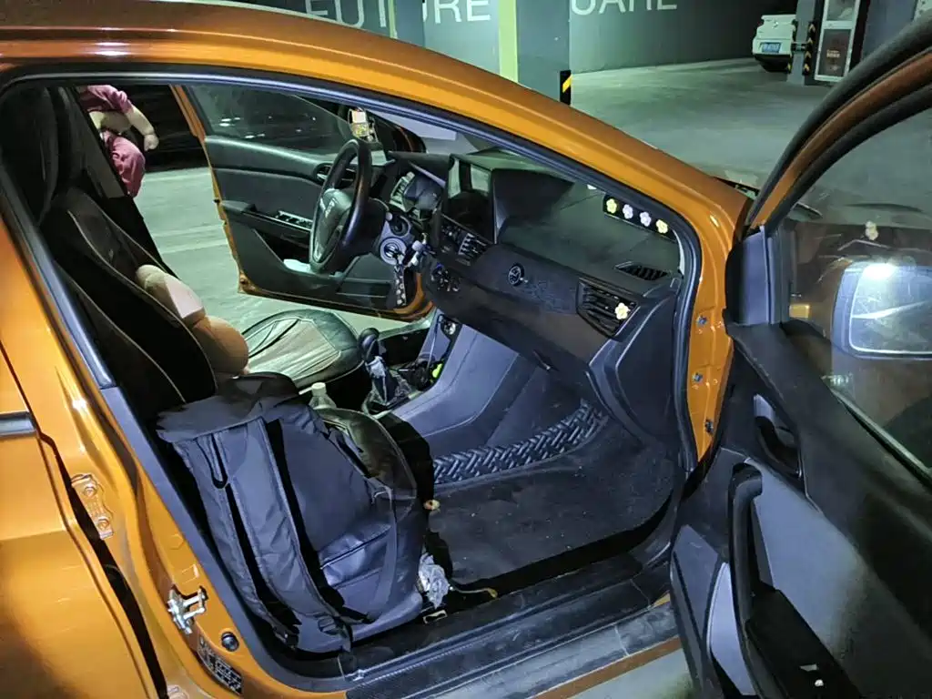 Photo 10 - Baojun 310