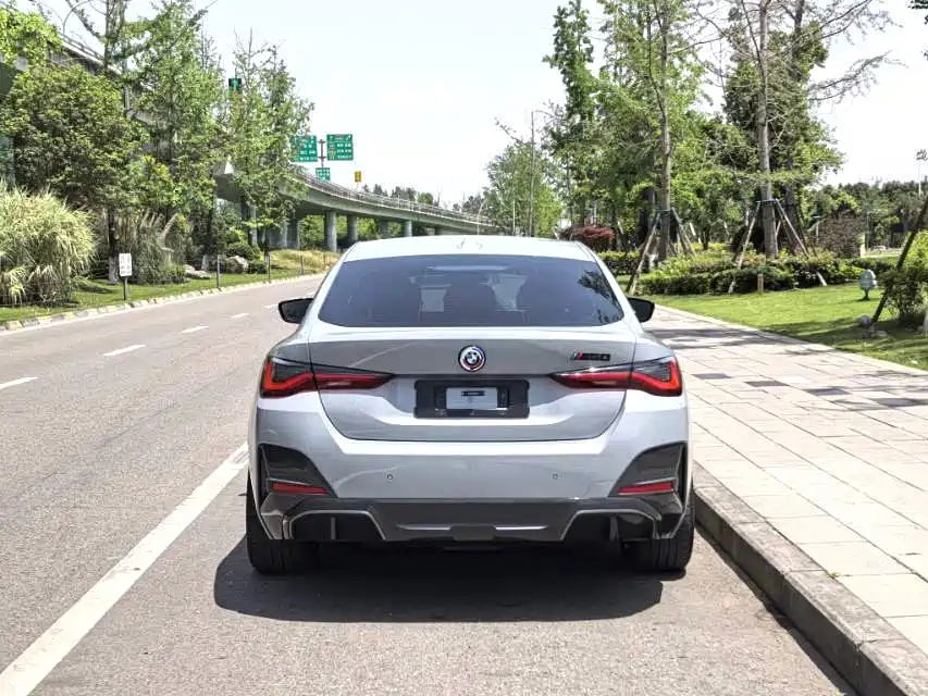 BMW i4 2023 eDrive35 фото 9