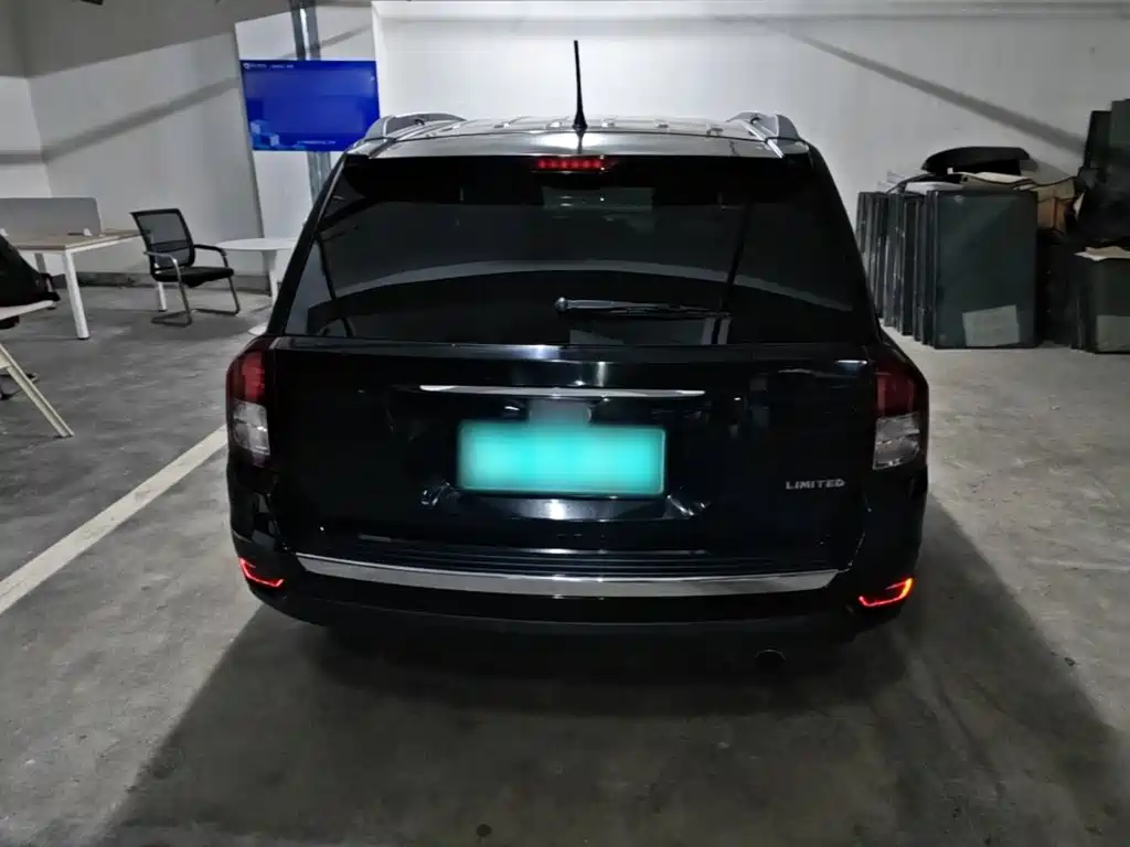 Jeep Compass (Import) 2014 2014 Facelift 2.4L 4WD Luxury Navigation Edition