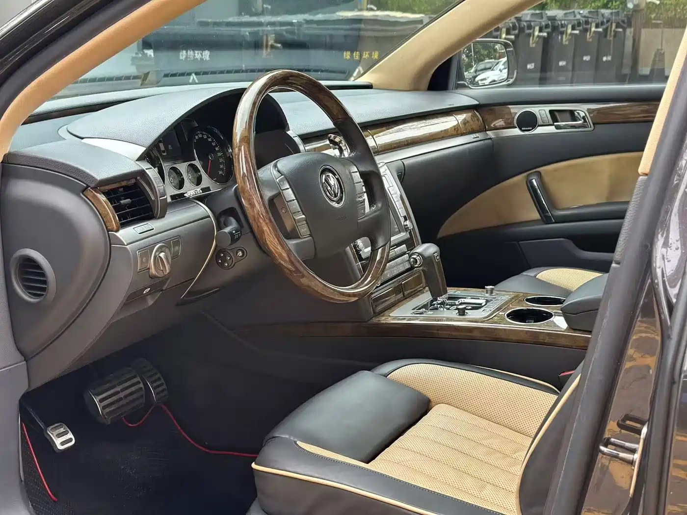 Volkswagen Phaeton 2012 3.0L Elite Custom фото 4