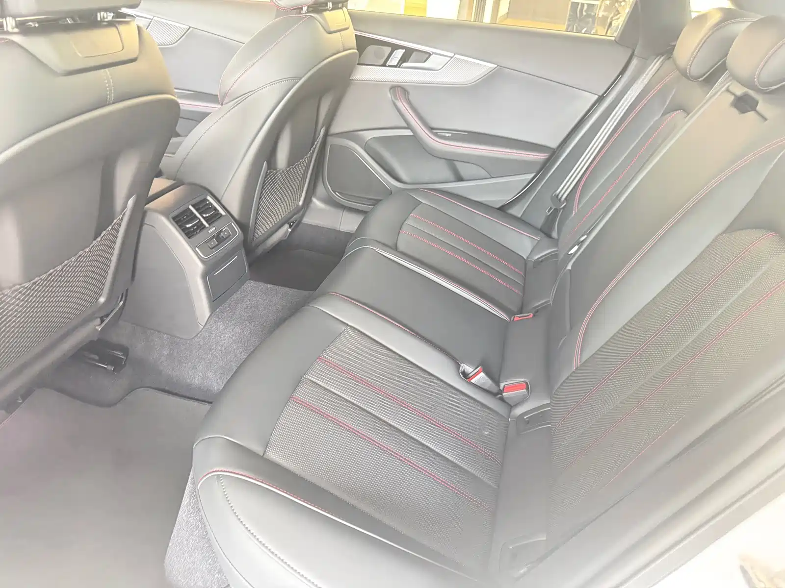 صورة 9 - Audi A4L