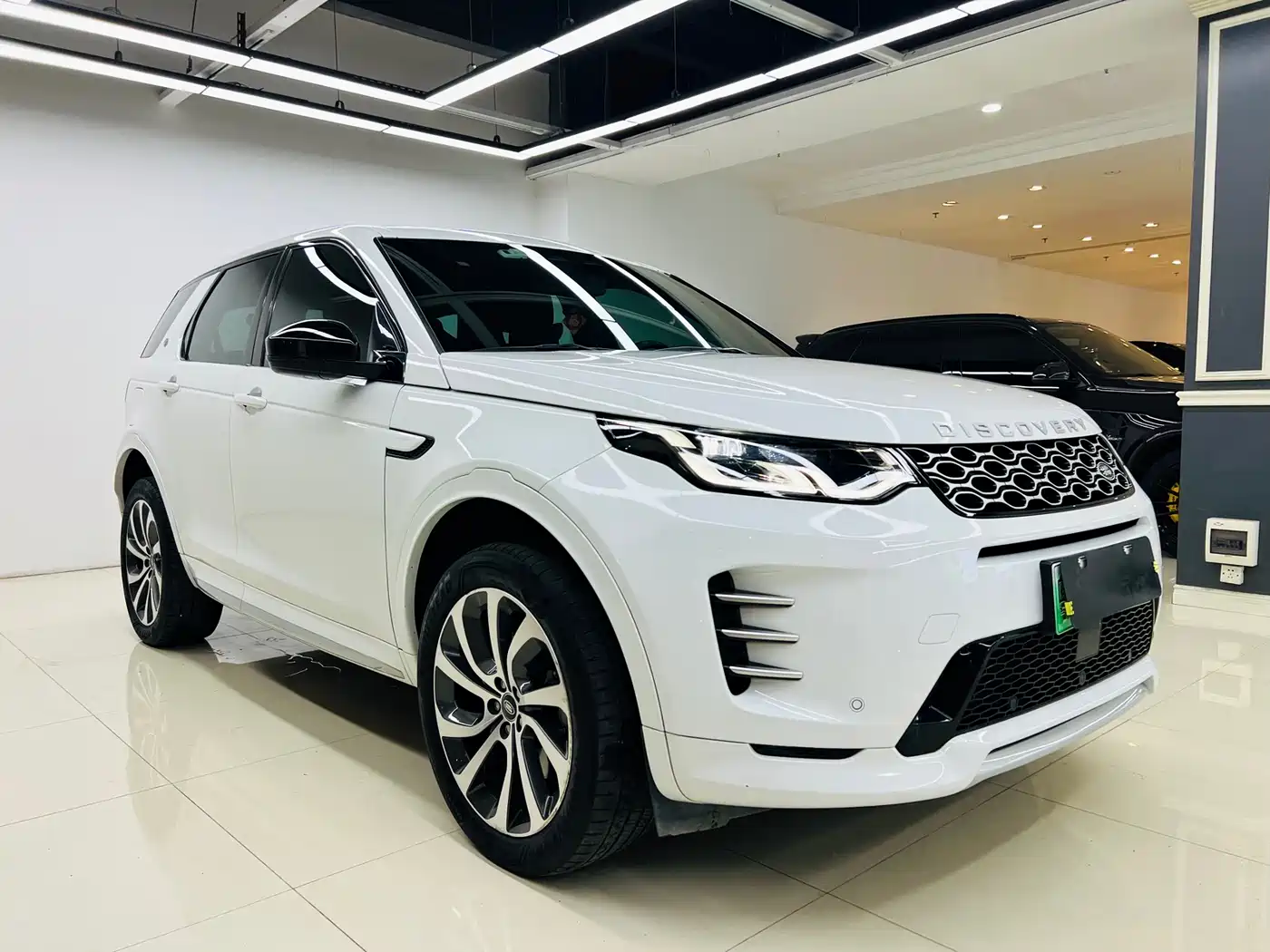 Land Rover Discovery Sport PHEV 2024 1.5T P300e Plug-in Hybrid фото 5
