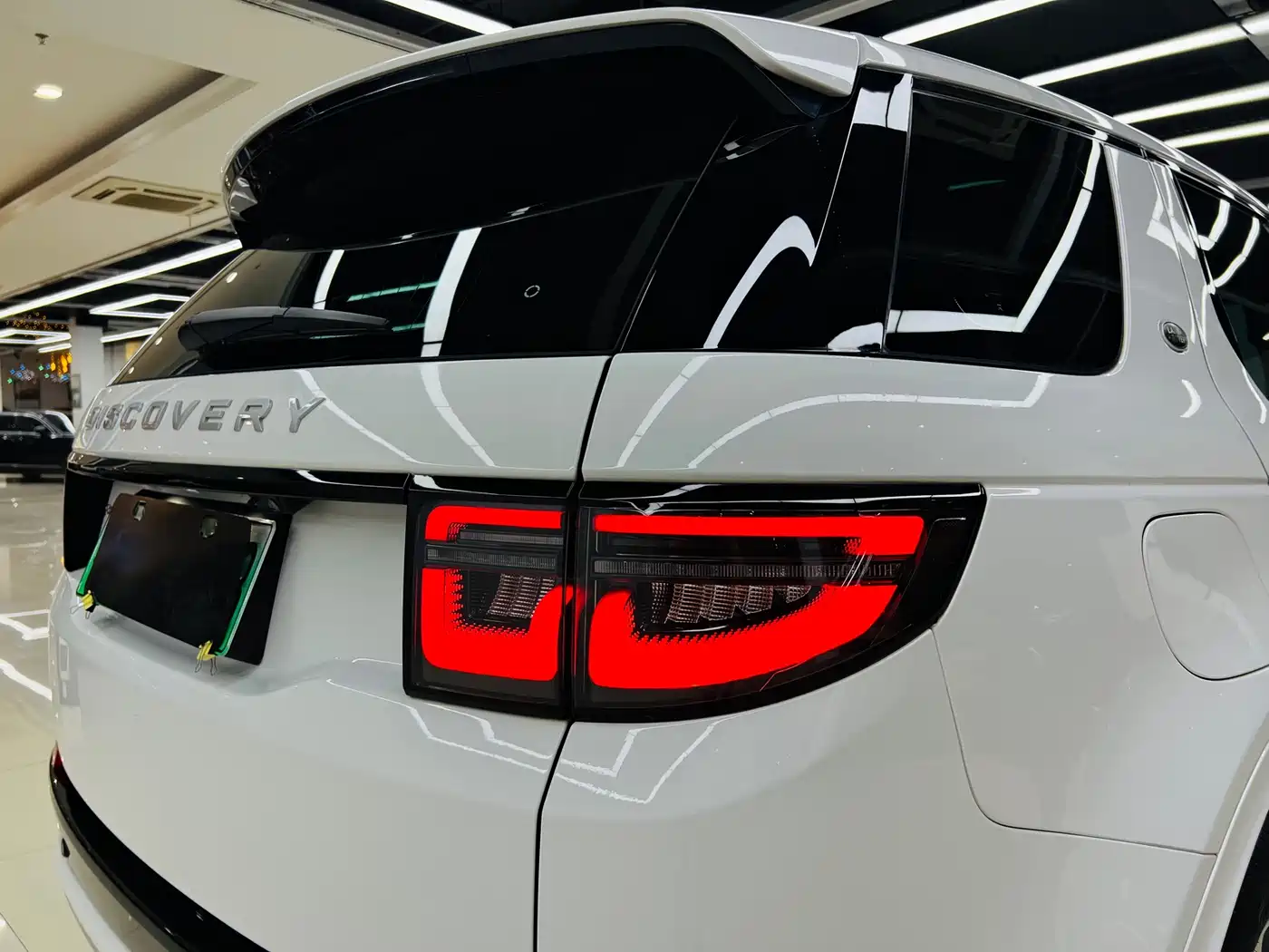 Land Rover Discovery Sport PHEV 2024 1.5T P300e Plug-in Hybrid фото 19