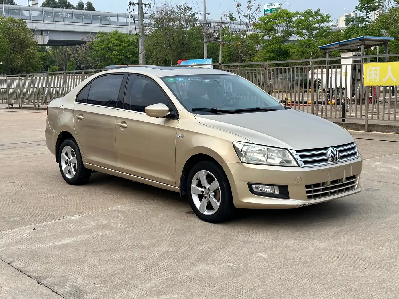 Volkswagen Santana 2015 1.6L Automatic Comfort Edition фото 3