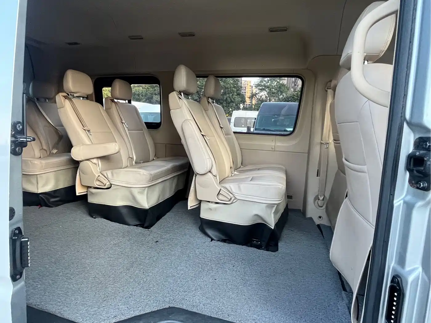 Foton Tuyano 2023 2023 2.0T Passenger Comfort Manual Long Wheelbase Medium Roof Single Rear Tire 9-Seater