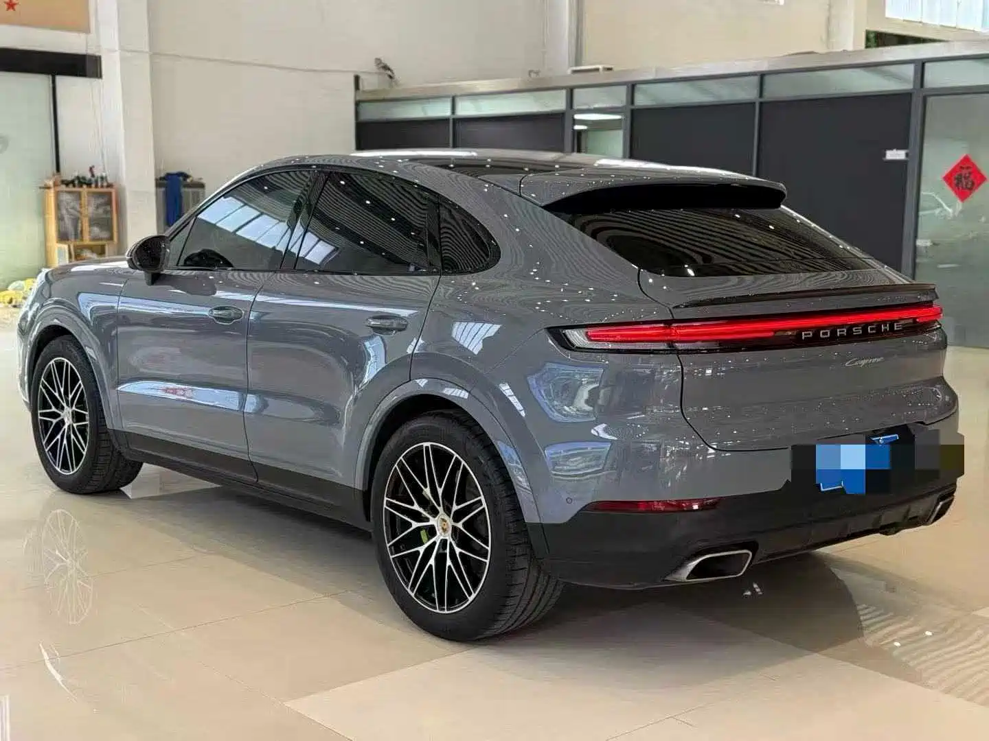Photo 6 - Porsche Cayenne