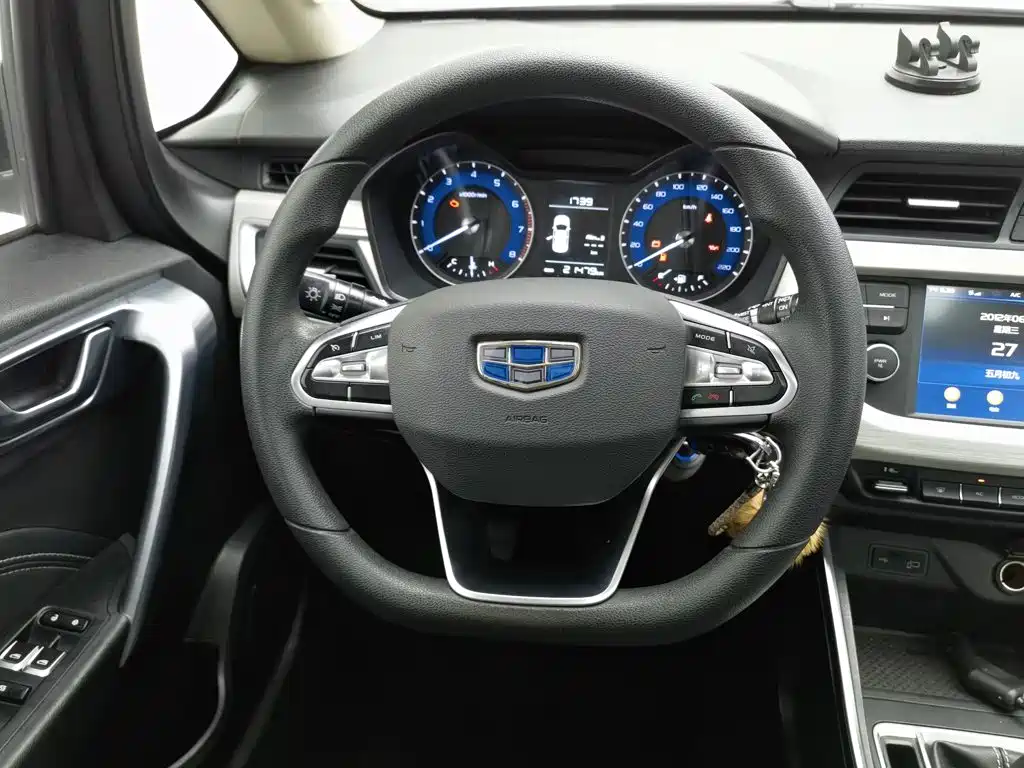 Фото 11 - Geely Vision X3