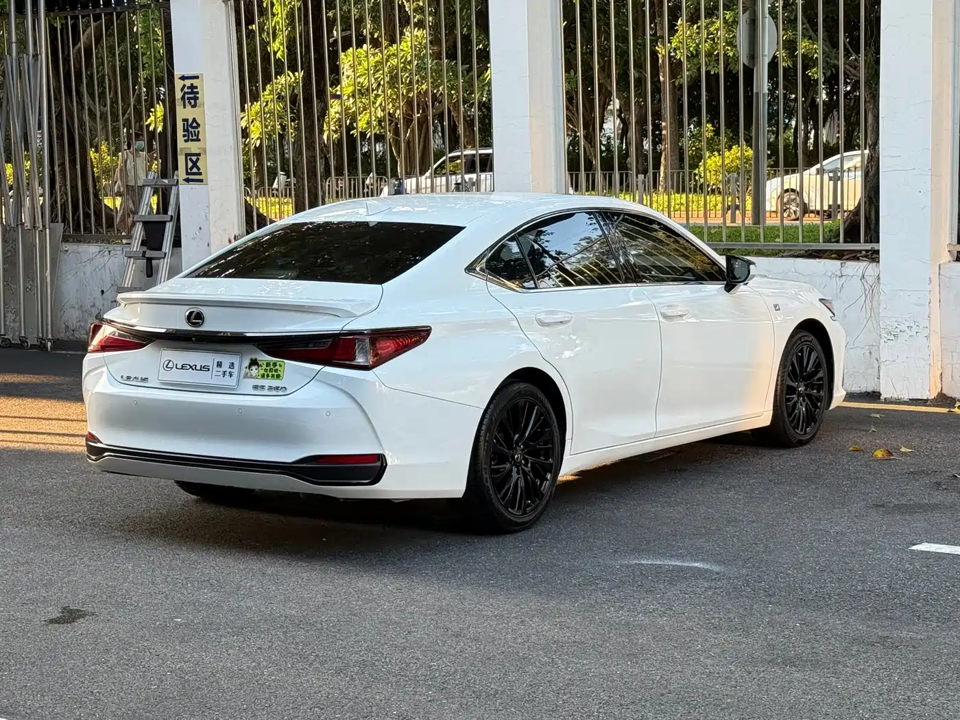 Фото 6 - Lexus ES