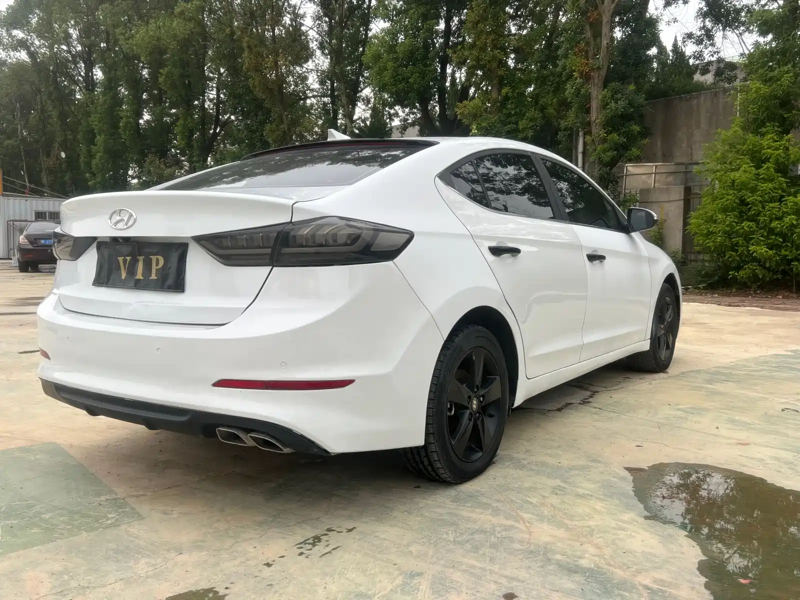 Photo 11 - Hyundai Elantra