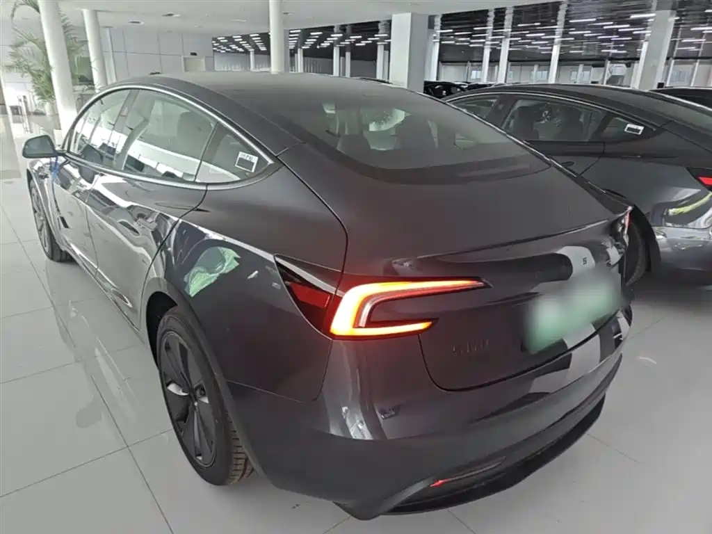 Tesla Model 3 2026 2025 Model Year Facelift Rear-Wheel Drive
