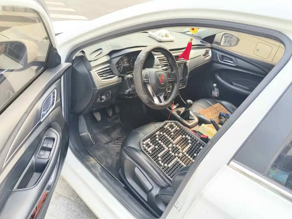 Фото 8 - Roewe i5