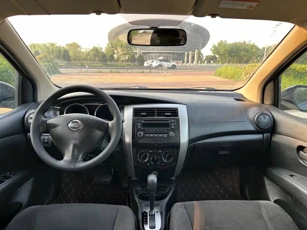 Nissan Livina 2015 2013 1.6XE CVT Comfort
