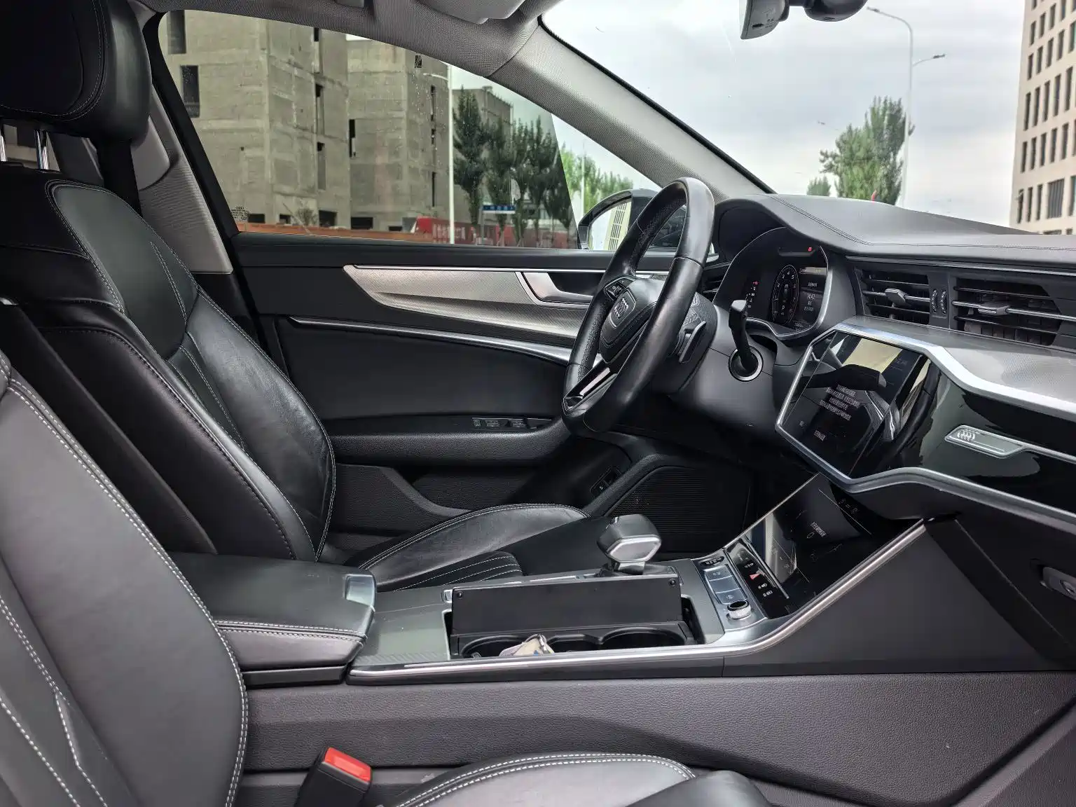 Фото 7 - Audi A6L