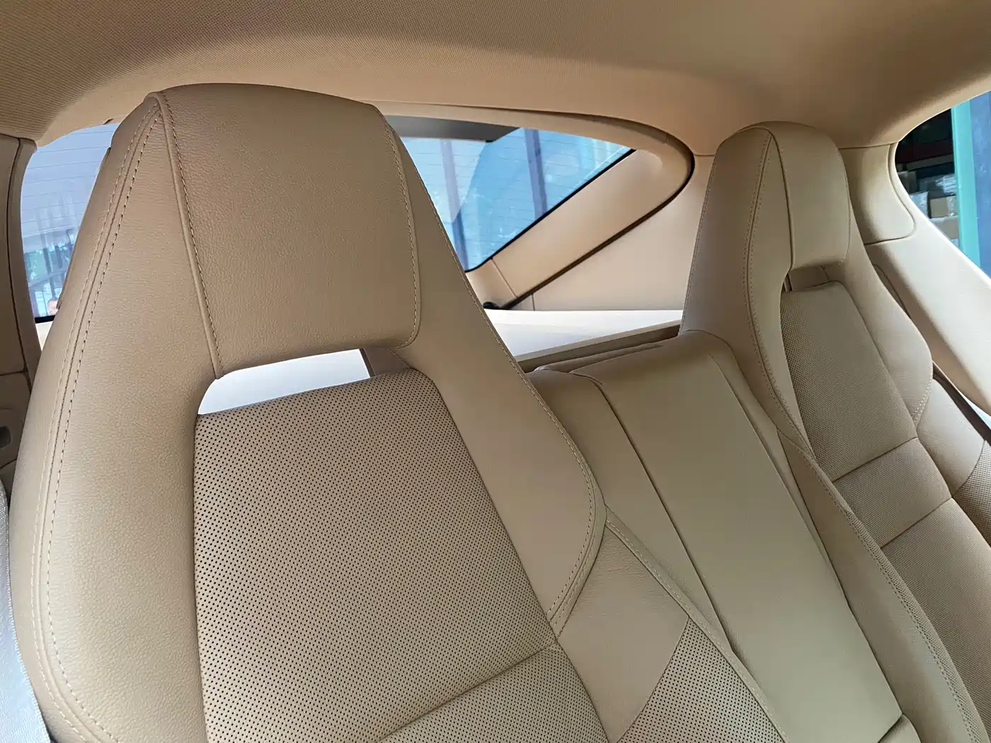 Porsche Panamera 2010 Panamera 4 3.6L фото 28
