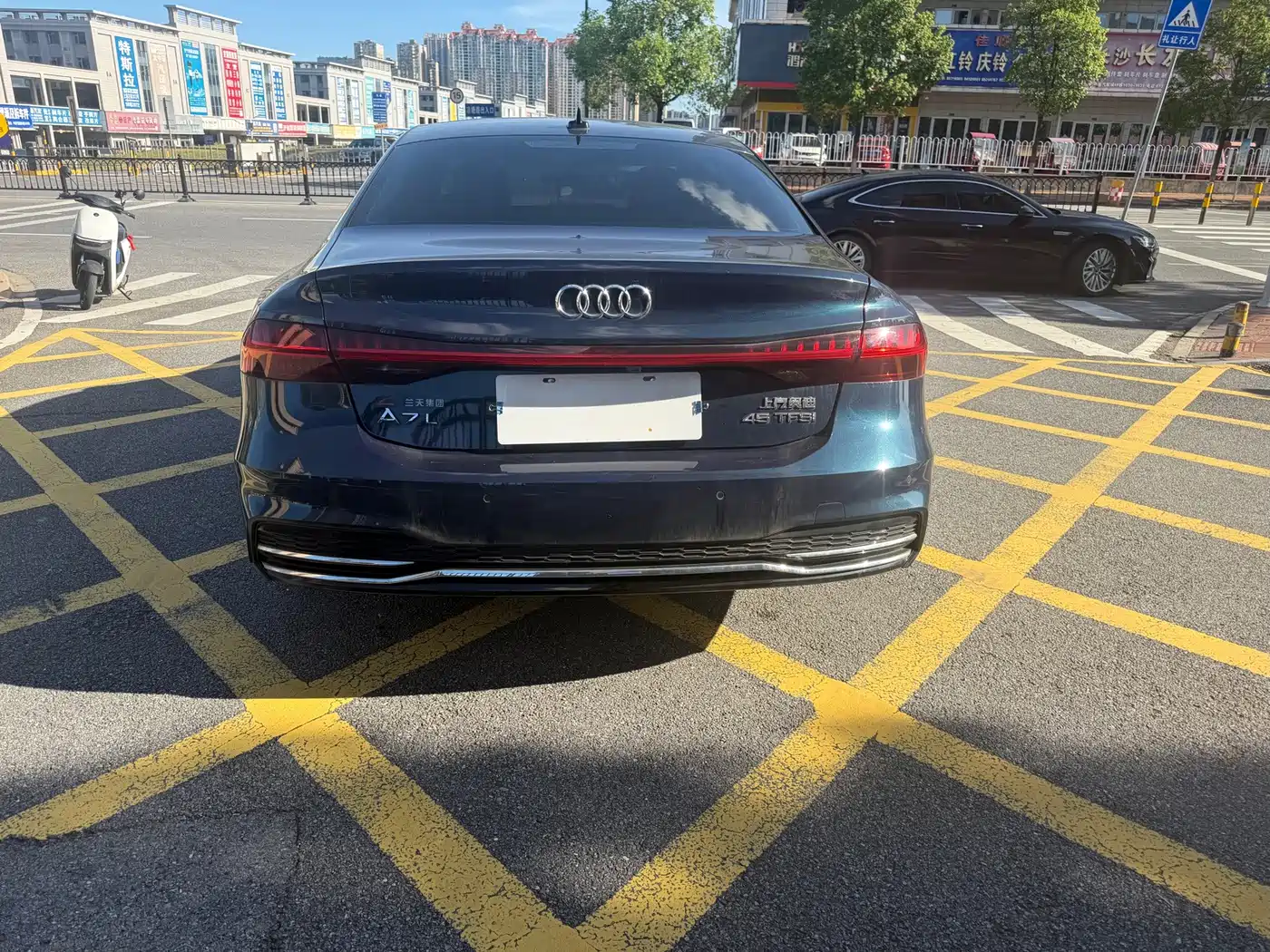 Фото 10 - Audi A7L