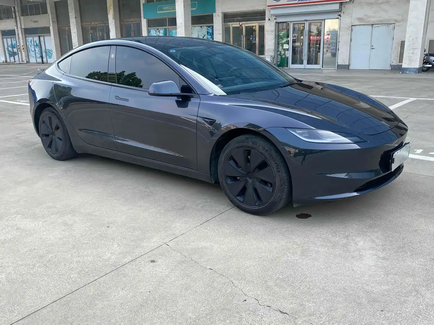 TESLA MODEL 3