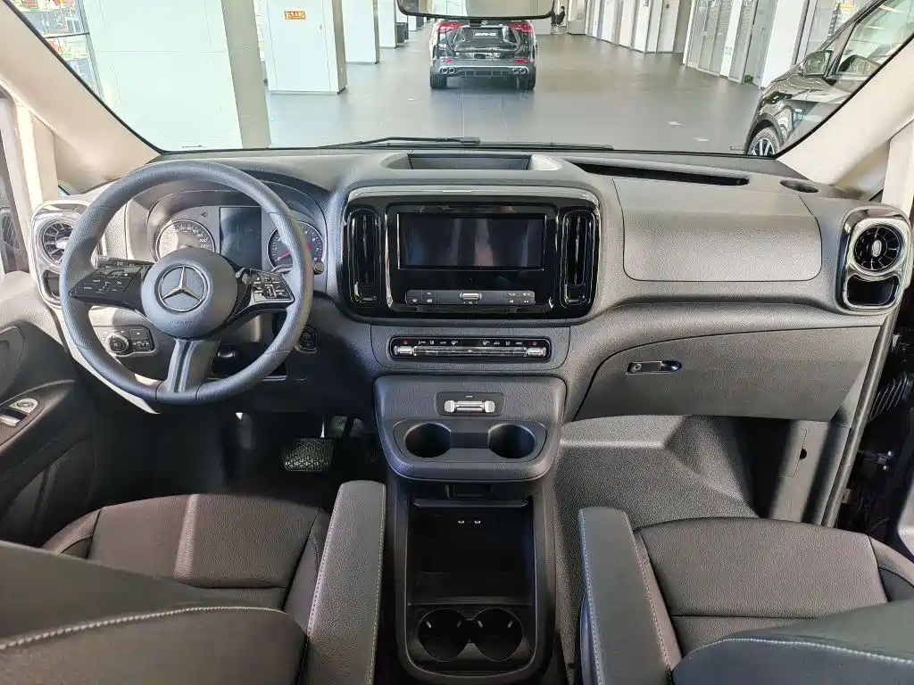 Mercedes-Benz Vito 2024 2.0T Elite Edition 7-Seater фото 7