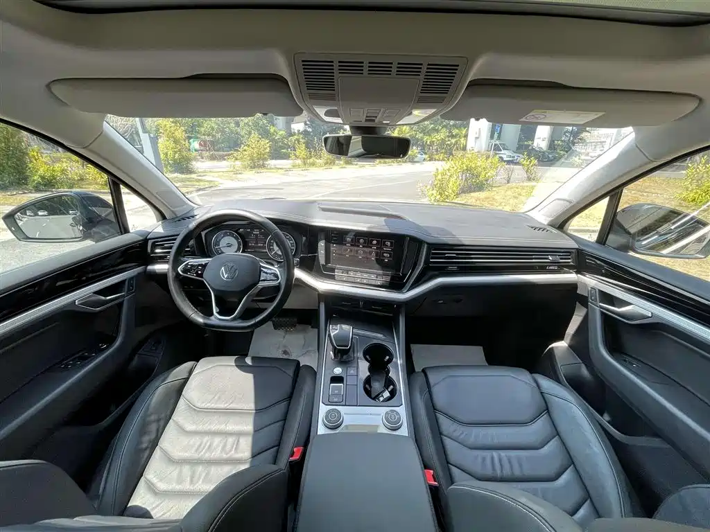 Фото 14 - Volkswagen Touareg