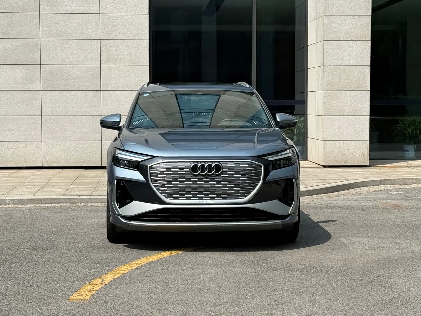 Photo 2 - Audi Q4 e-tron