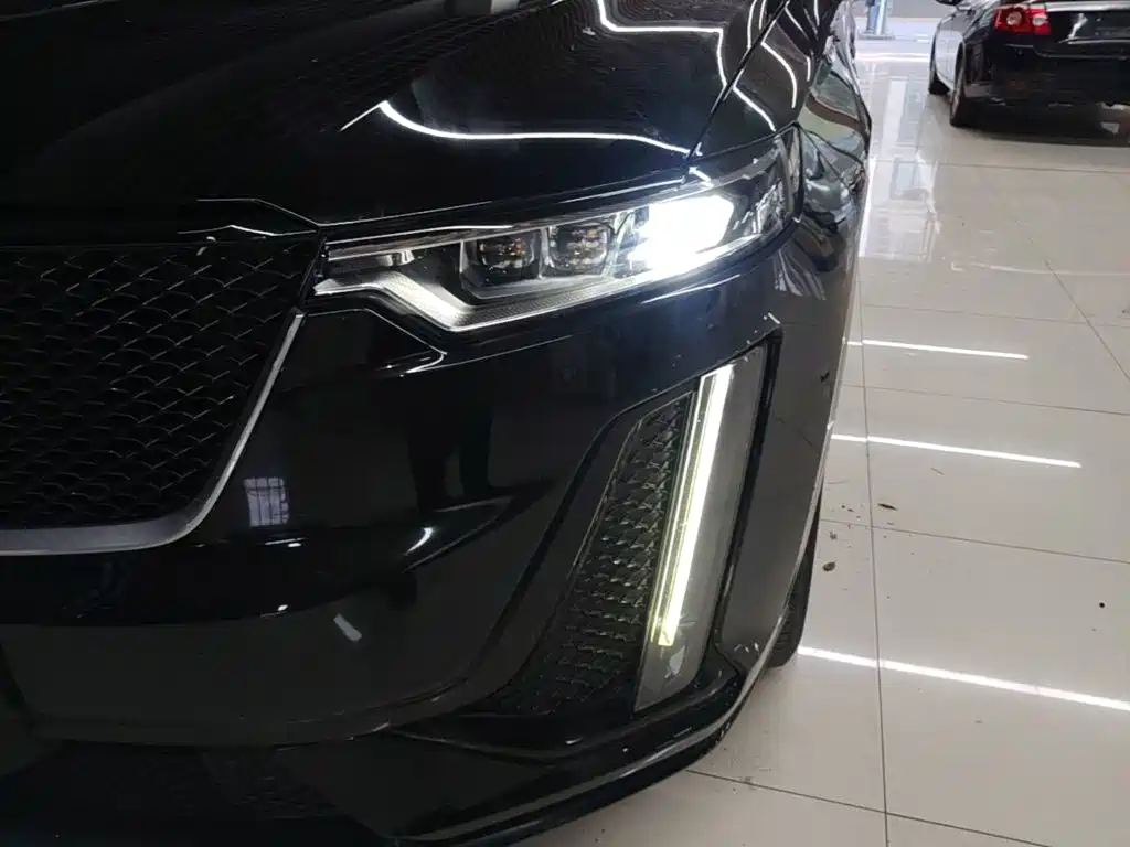 Photo 24 - Cadillac XT6