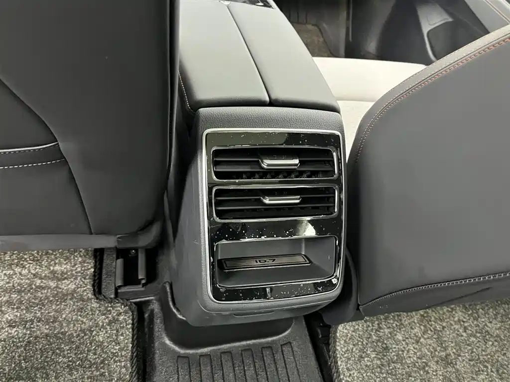 VOLKSWAGEN ID.7 VIZZION