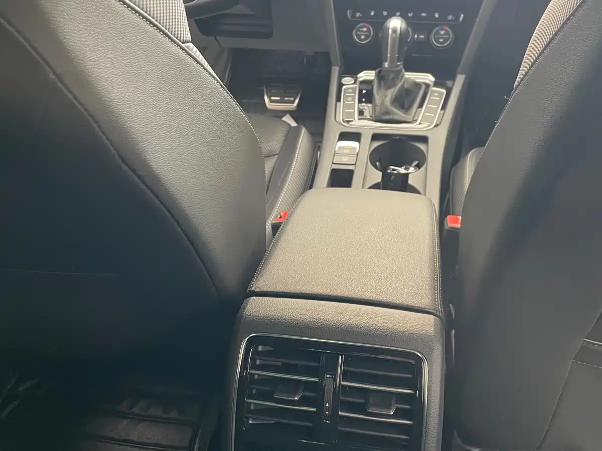 Volkswagen FAW-Volkswagen CC 2019 330TSI Charming Appearance (China V) фото 27