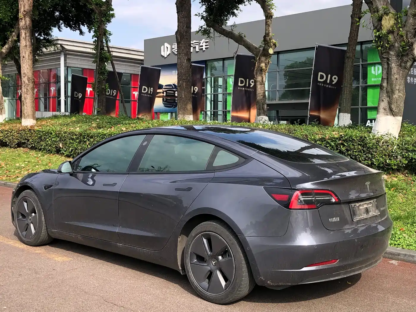 TESLA MODEL 3