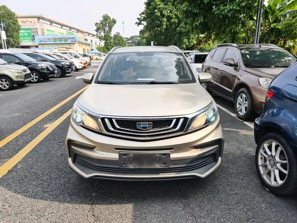 Фото 3 - Geely Vision X3