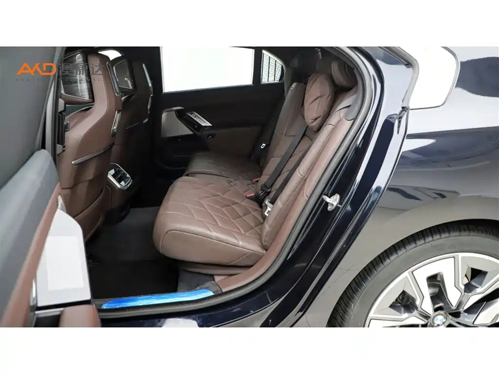 Photo 7 - BMW 7 Series