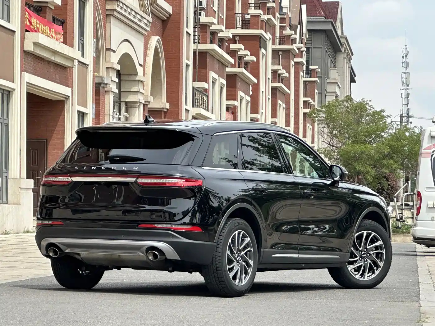LINCOLN ADVENTURER