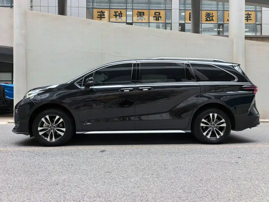 Toyota Granvia 2025 2024 2.5L Hybrid Premium PLUS 4WD Edition