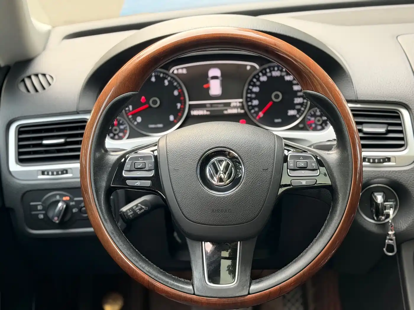Volkswagen Touareg 2015 2011 3.0TSI Luxury