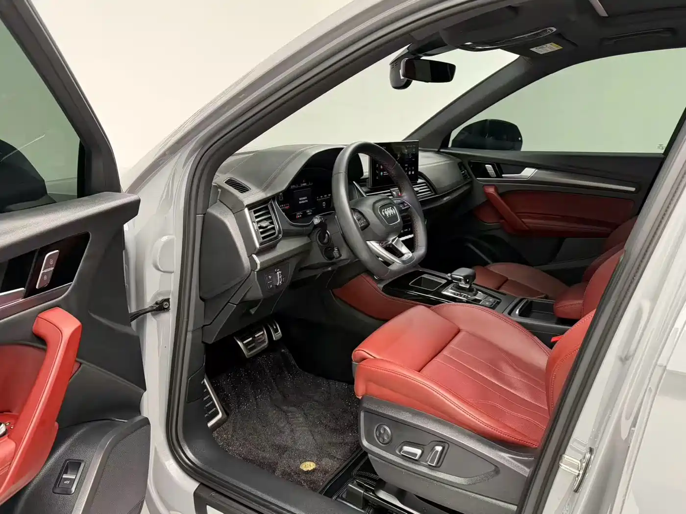Audi Q5L 2024 Model 40 TFSI Luxury Dynamic фото 11